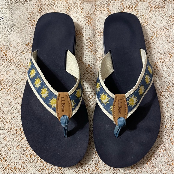 L.L. Bean Shoes - L.L. Bean Classic Maine Isle Sun Motif Flip Flops Sandals Shoes Size 9